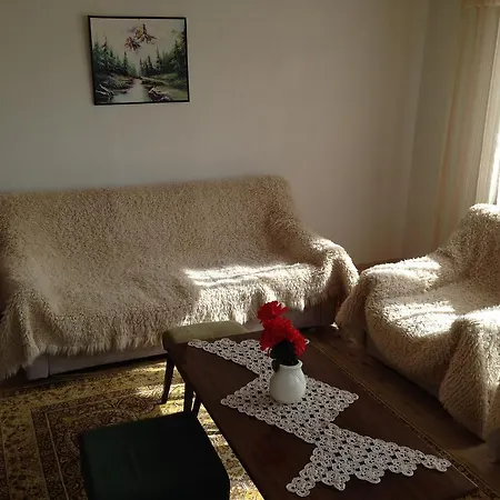 Katya سموليان