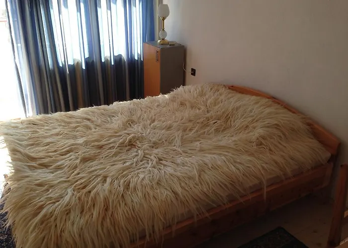 Katya سموليان