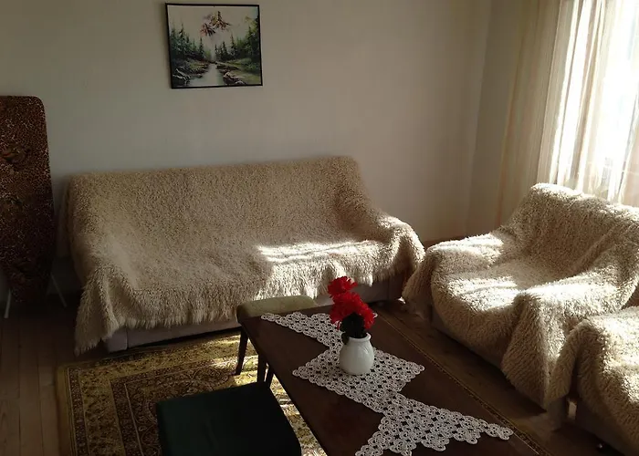 Katya سموليان